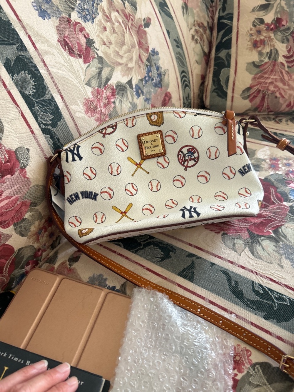 Crossbody Dooney and Bourke